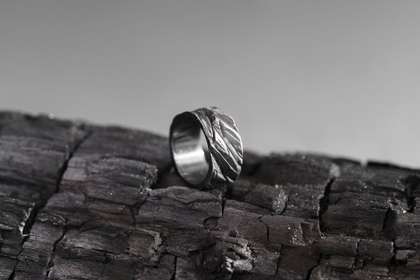 Ring "Crushed ice" blackened (10 mm)
