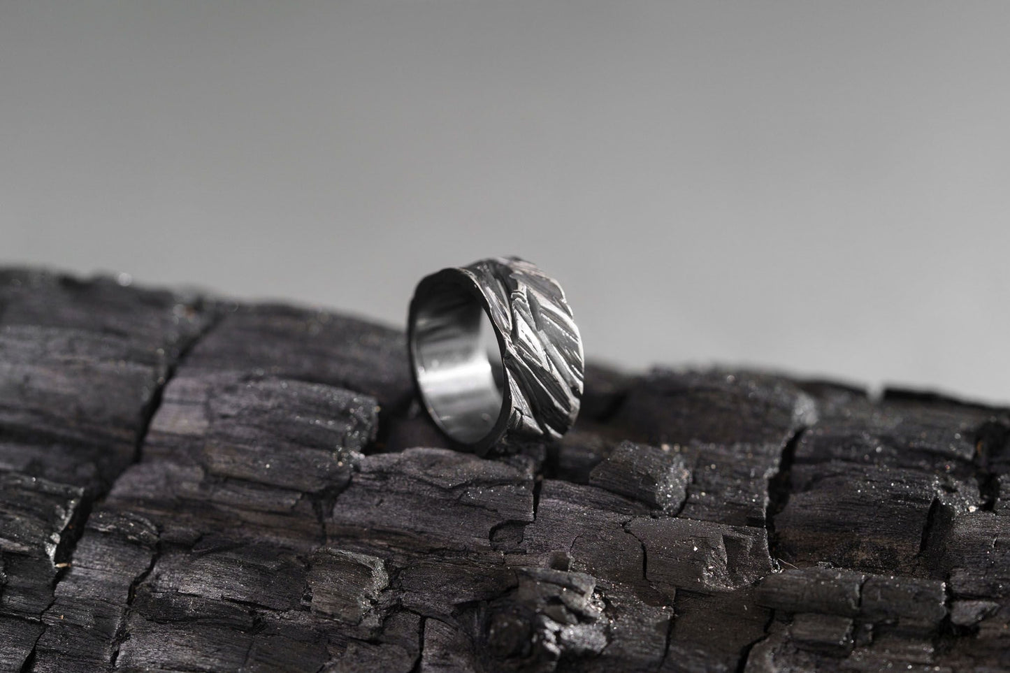 Ring "Crushed ice" blackened (10 mm)