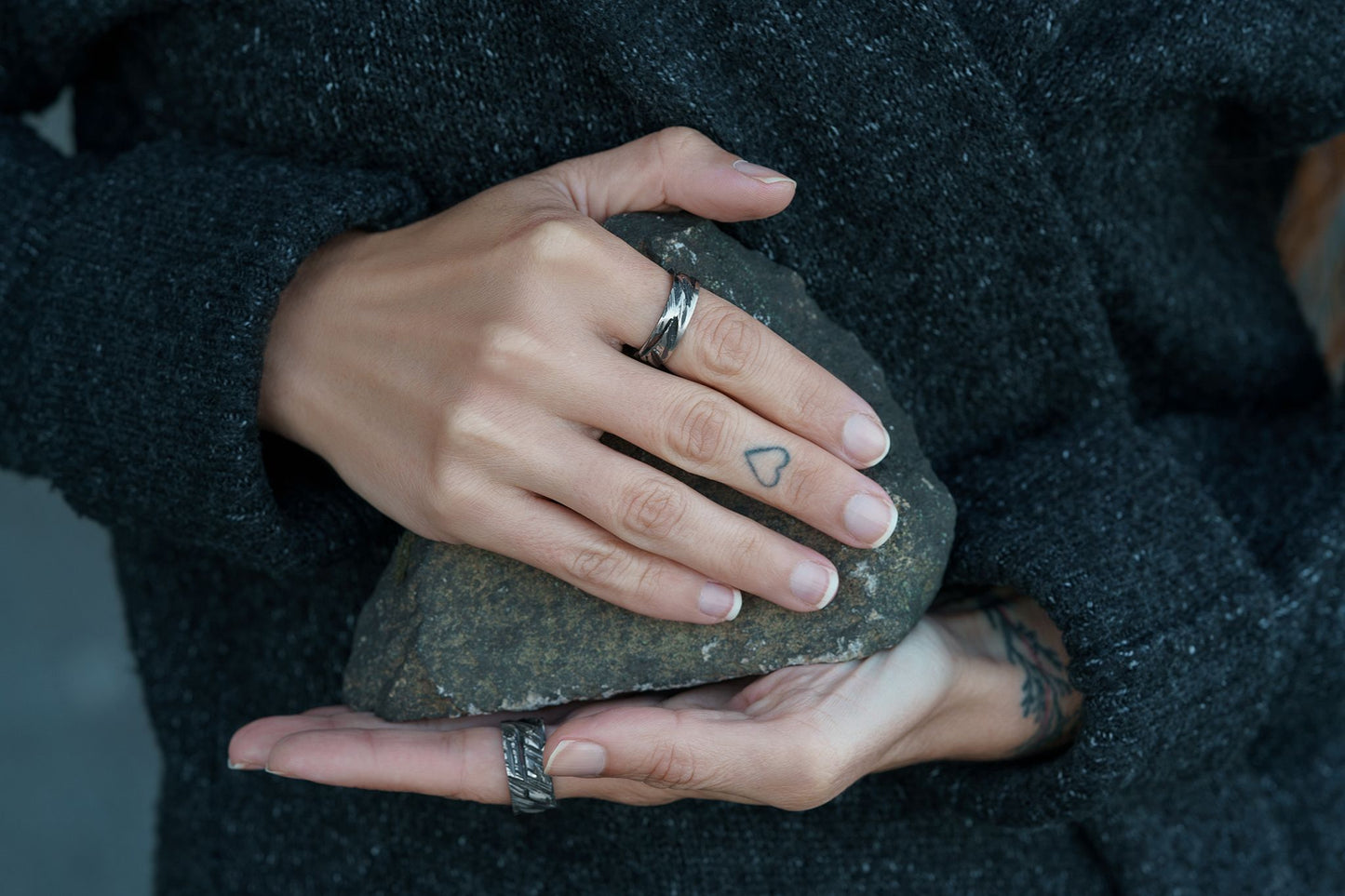 Ring "Crushed ice" blackened (10 mm)