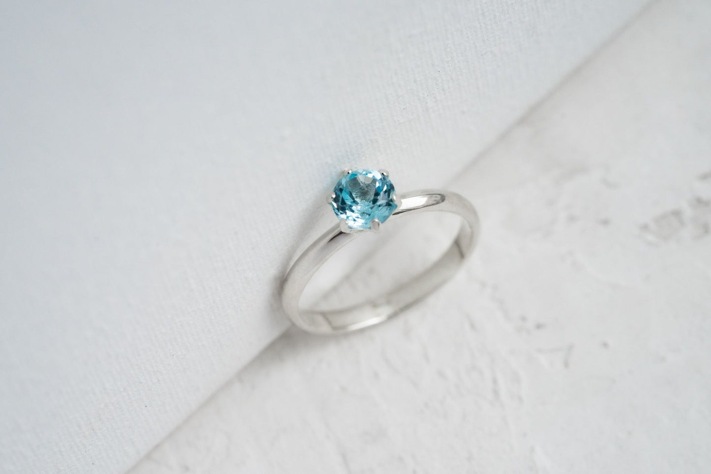 Ring "Dreams" (5 mm gemstone; model 2)