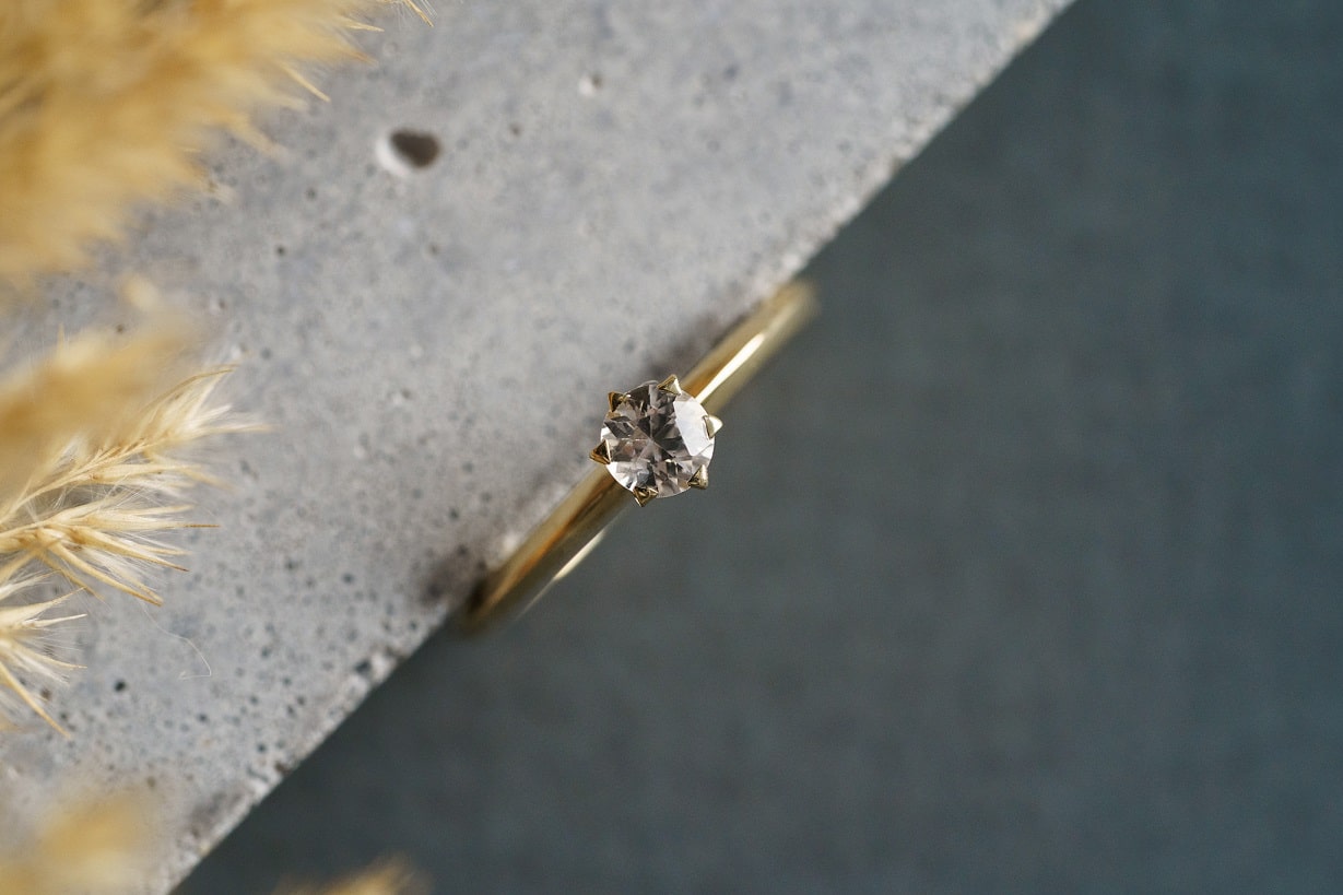 Ring "Dreams" (4 mm gemstone; model 1)