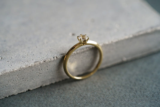 Ring "Dreams" (4 mm gemstone; model 1)
