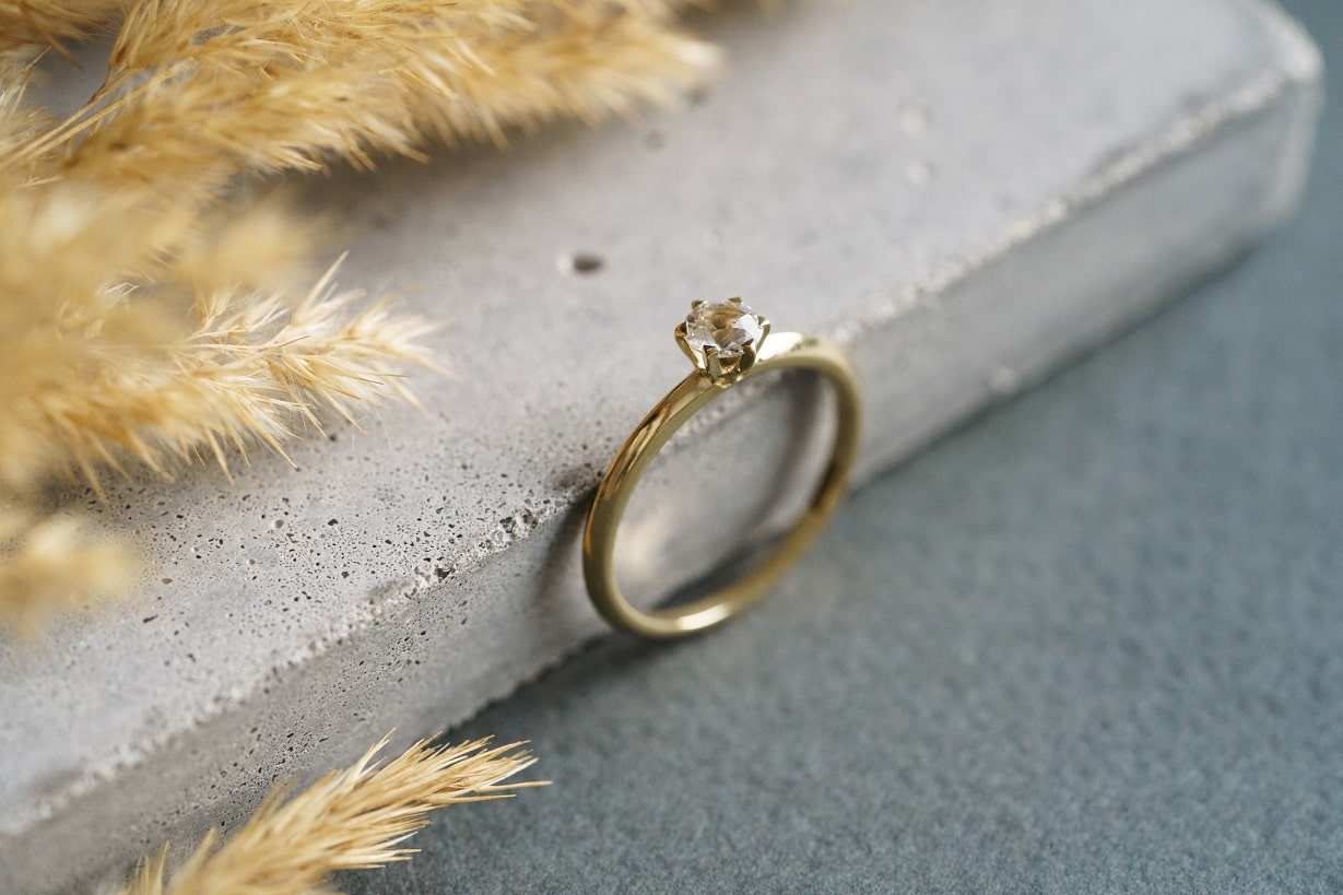 Ring "Dreams" (4 mm gemstone; model 1)