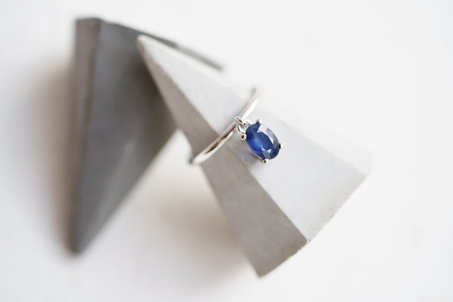 Ring "Elegance" (gemstone 4*6 mm)