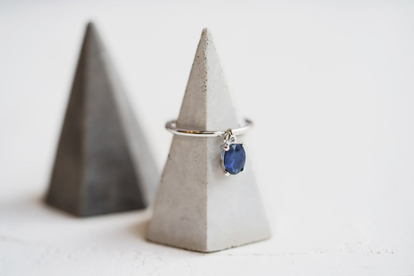 Ring "Elegance" (gemstone 4*6 mm)