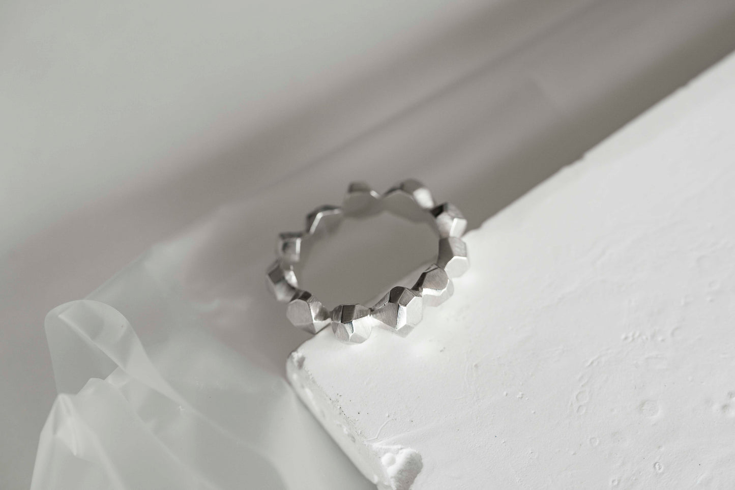 Ring "Faceted balls"