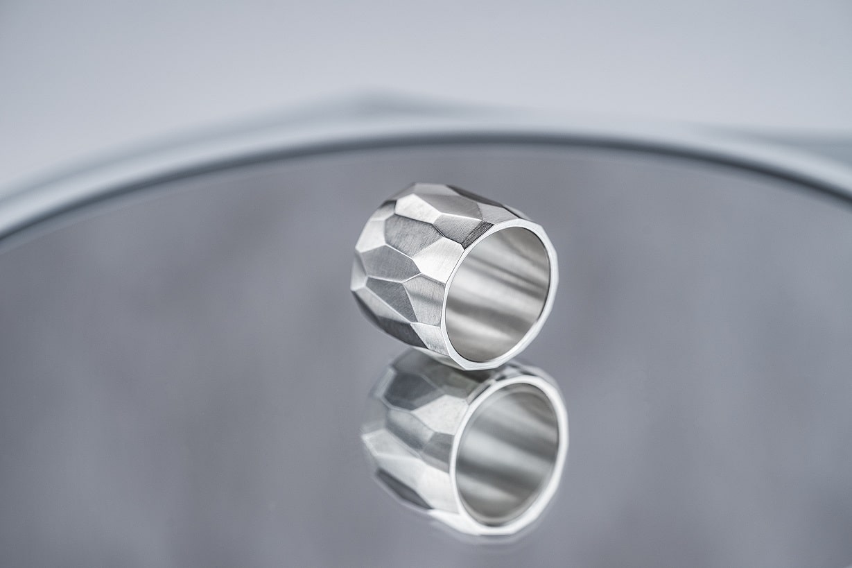 Wide ring "Facets" (15 mm)