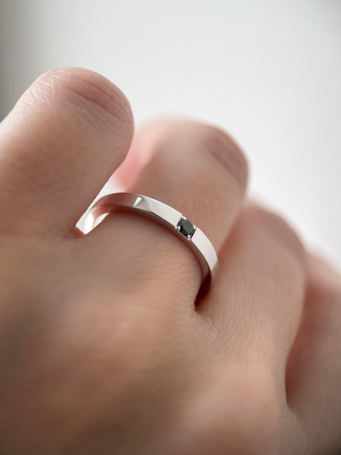 Ring "Glow" (gemstone 2.3 mm)