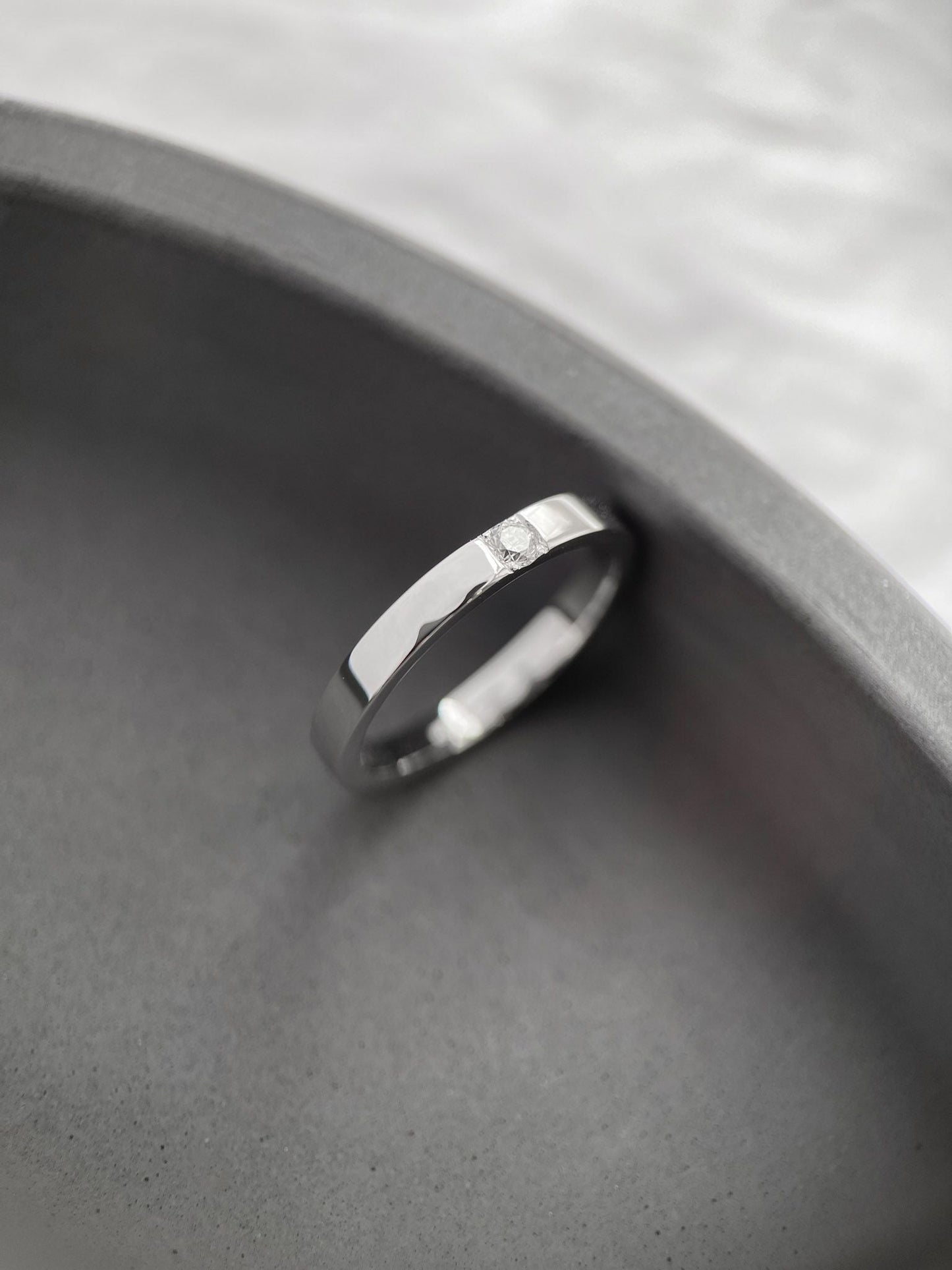 Ring "Glow" (gemstone 2.3 mm)