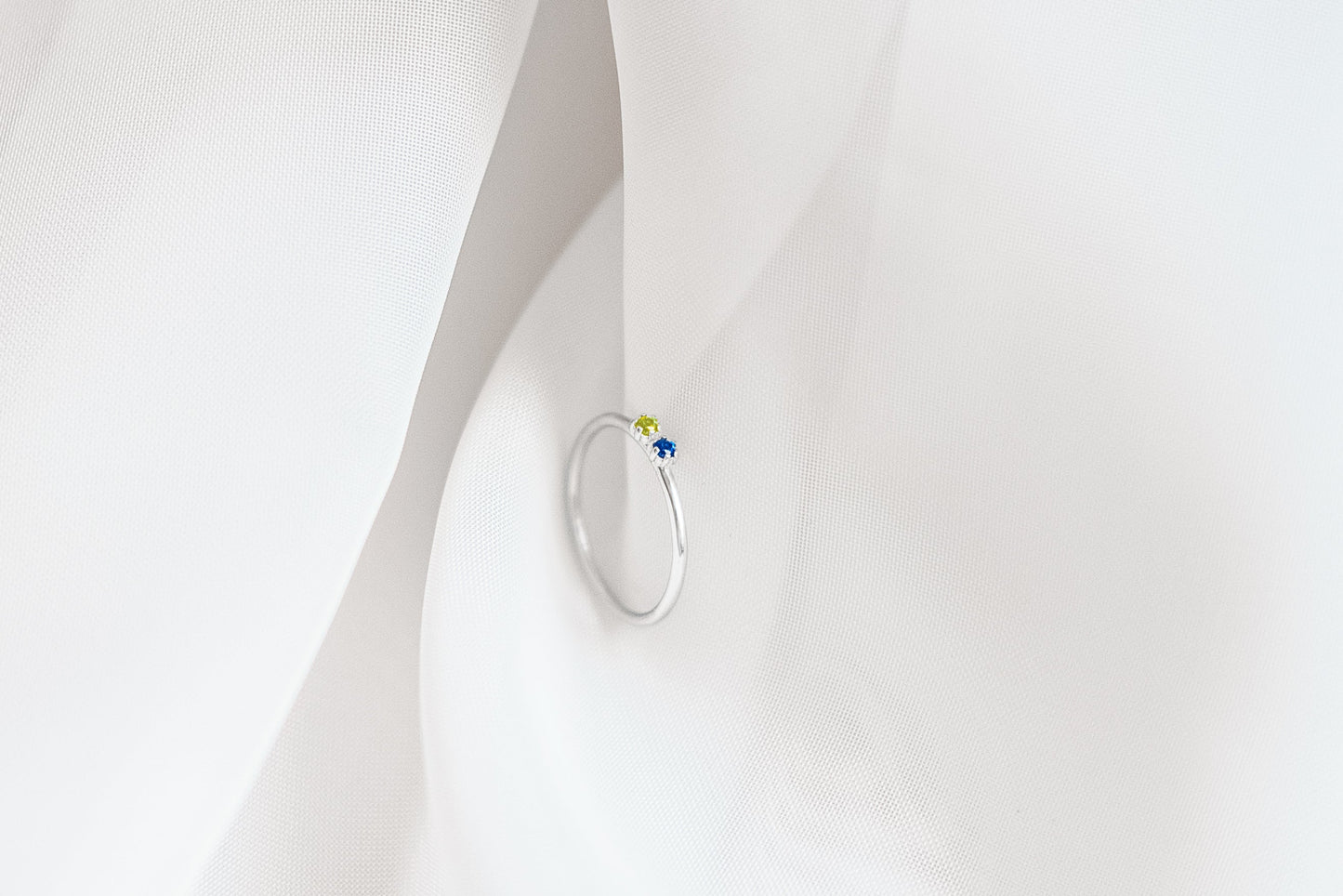 Ring "Sophisticated Country" (horizontal arrangement of stones)