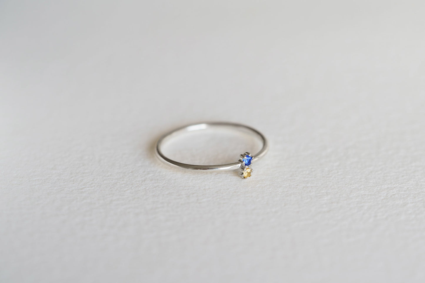 Ring "Sophisticated Country" (vertical arrangement of stones)