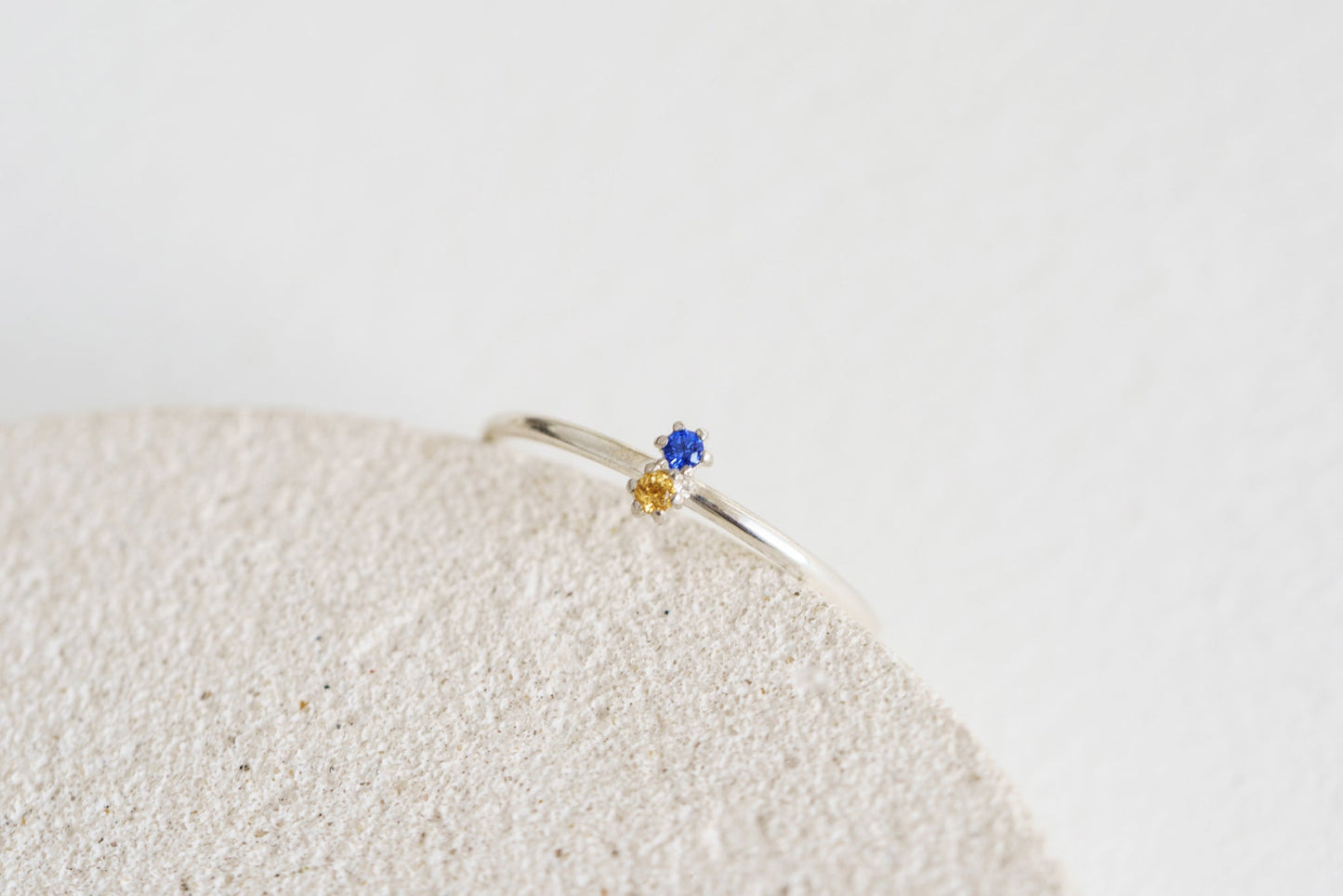 Ring "Sophisticated Country" (vertical arrangement of stones)