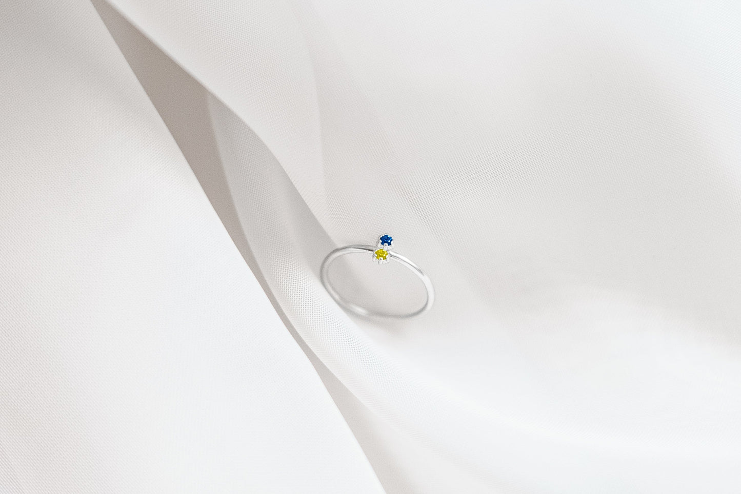 Ring "Sophisticated Country" (vertical arrangement of stones)