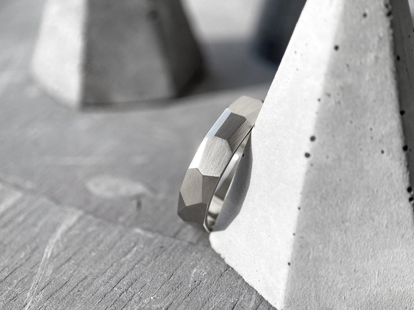 Ring "Large facets" (4 mm)