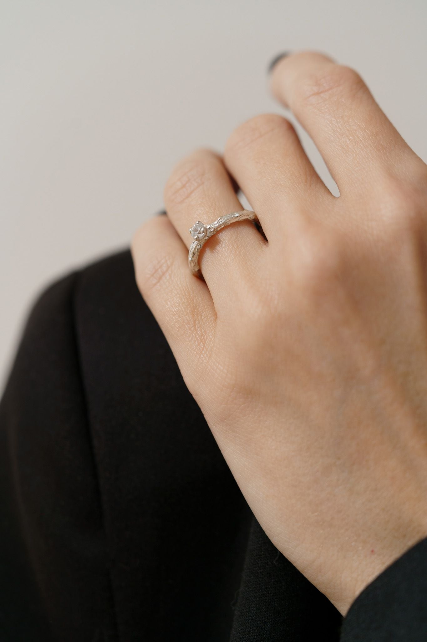Ring "Light vine" (gemstone 3,5 mm)