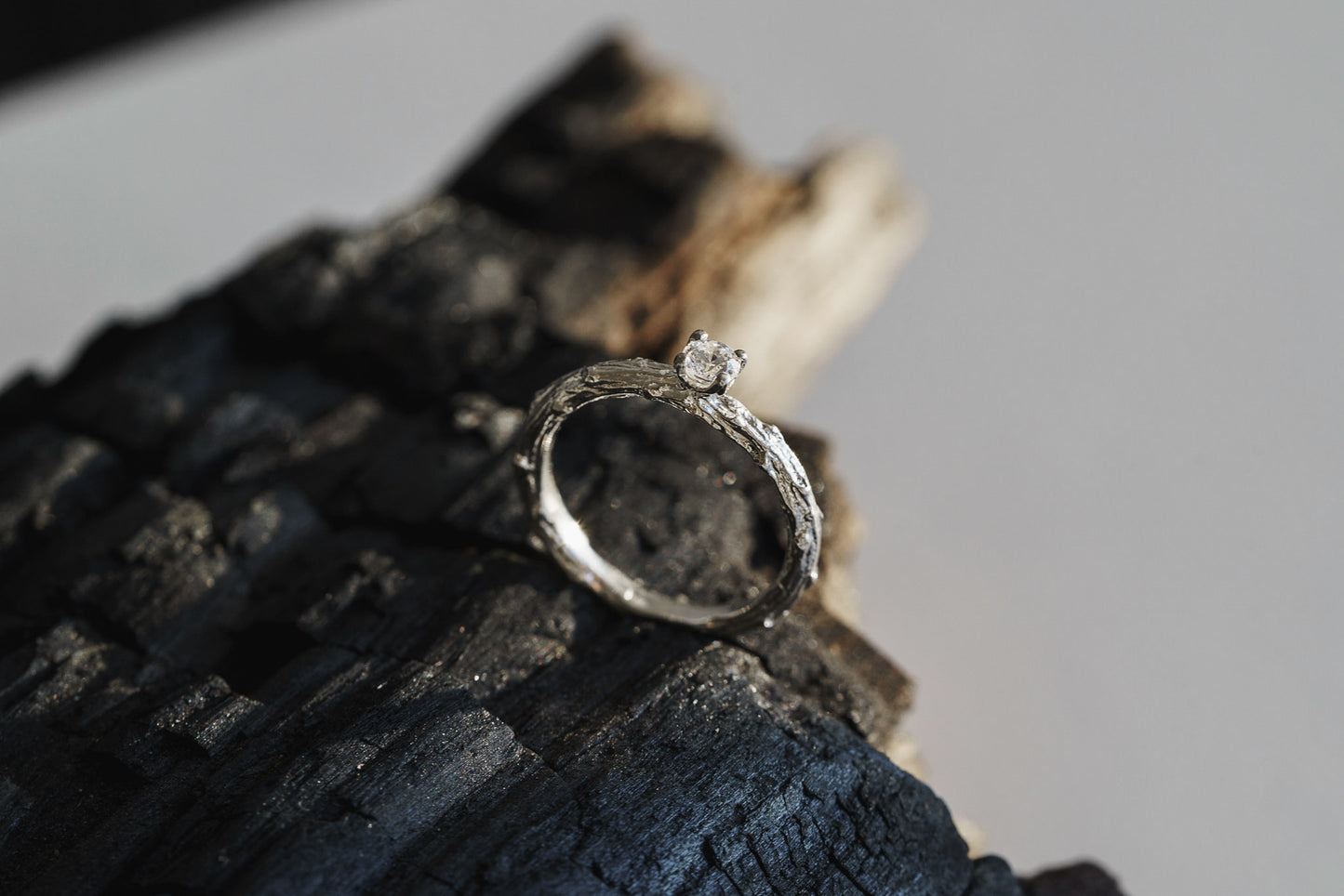 Ring "Light vine" (gemstone 3,5 mm)