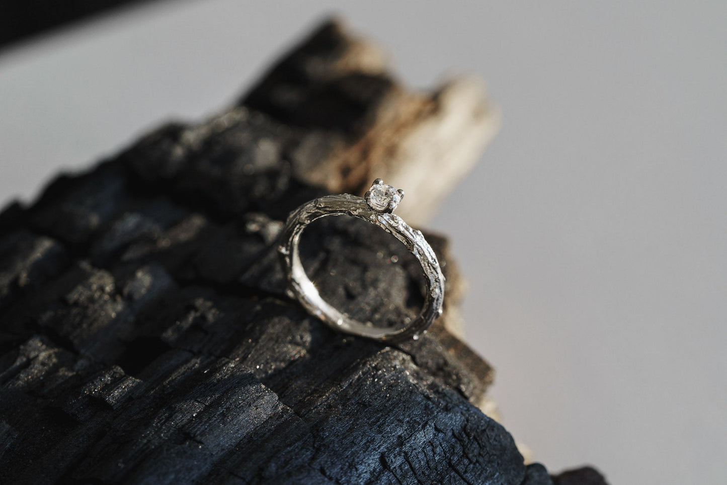 Ring "Light vine" (gemstone 3,5 mm)