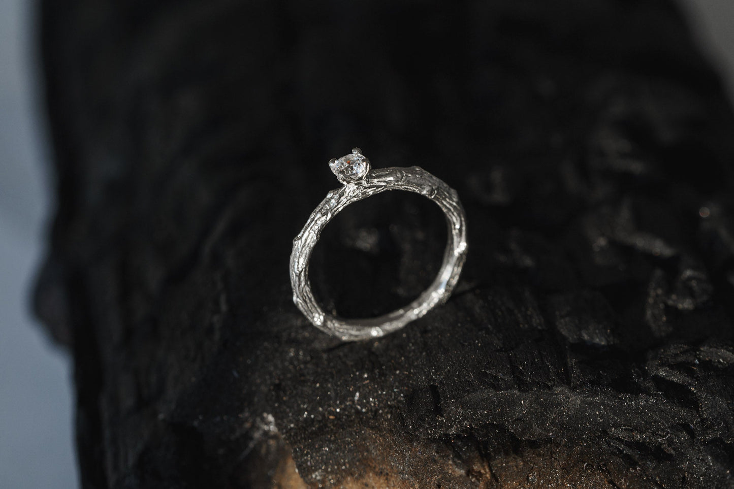 Ring "Light vine" (gemstone 3,5 mm)