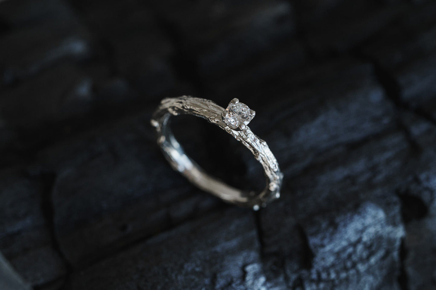 Ring "Light vine" (gemstone 3,5 mm)