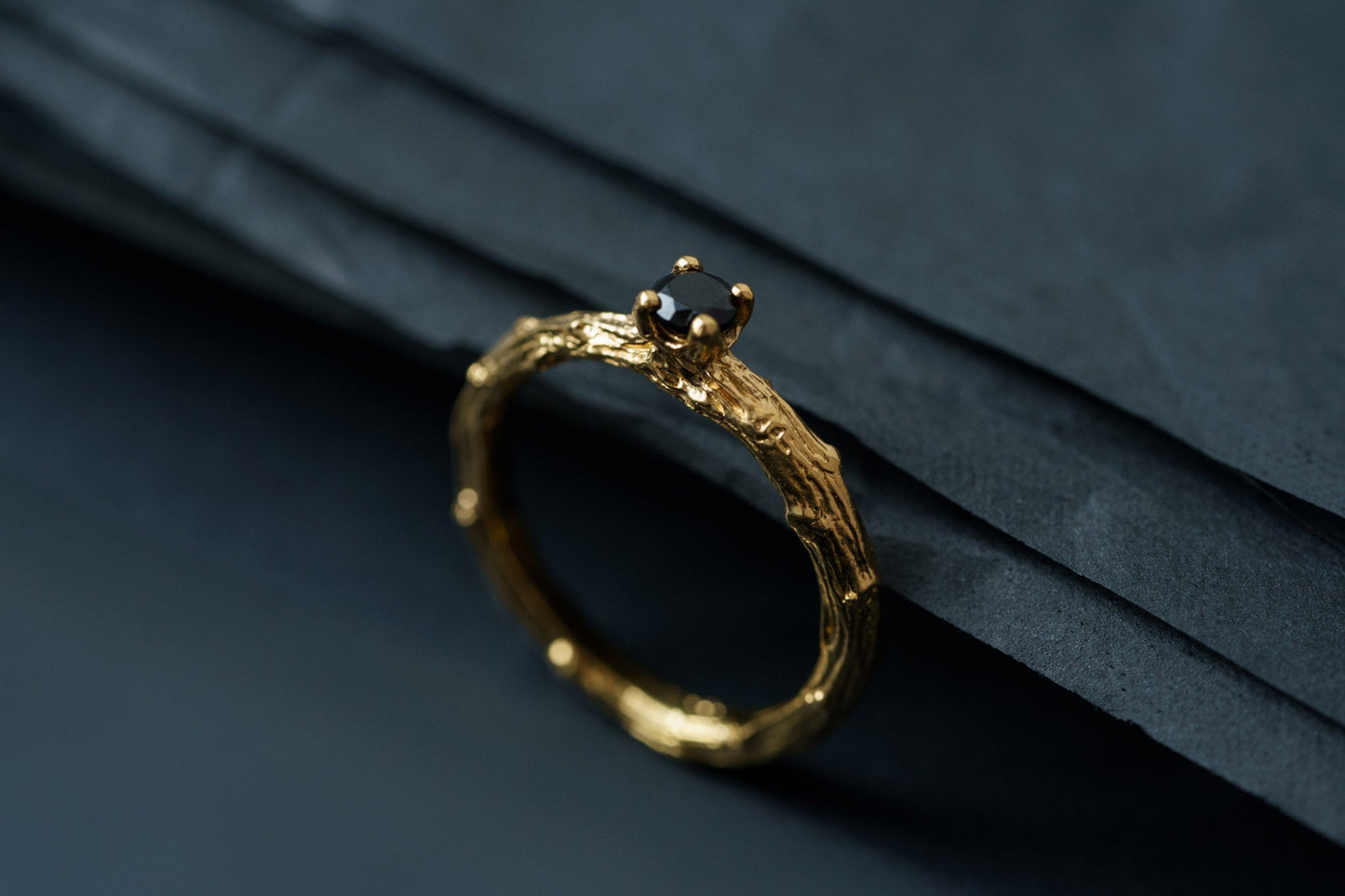 Wedding ring "Light Vine" (gemstone 3,5 mm)