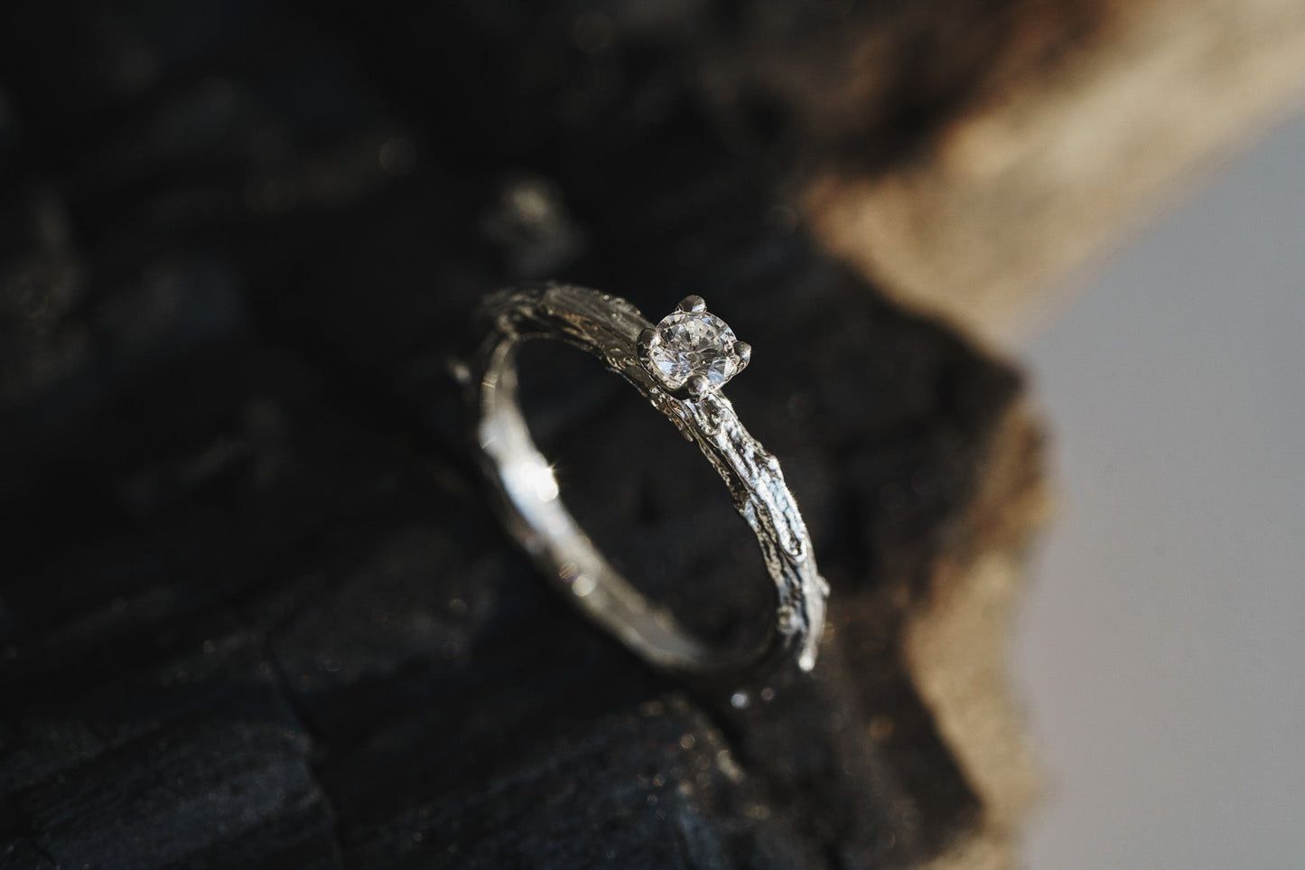 Ring "Light vine" (gemstone 3,5 mm)