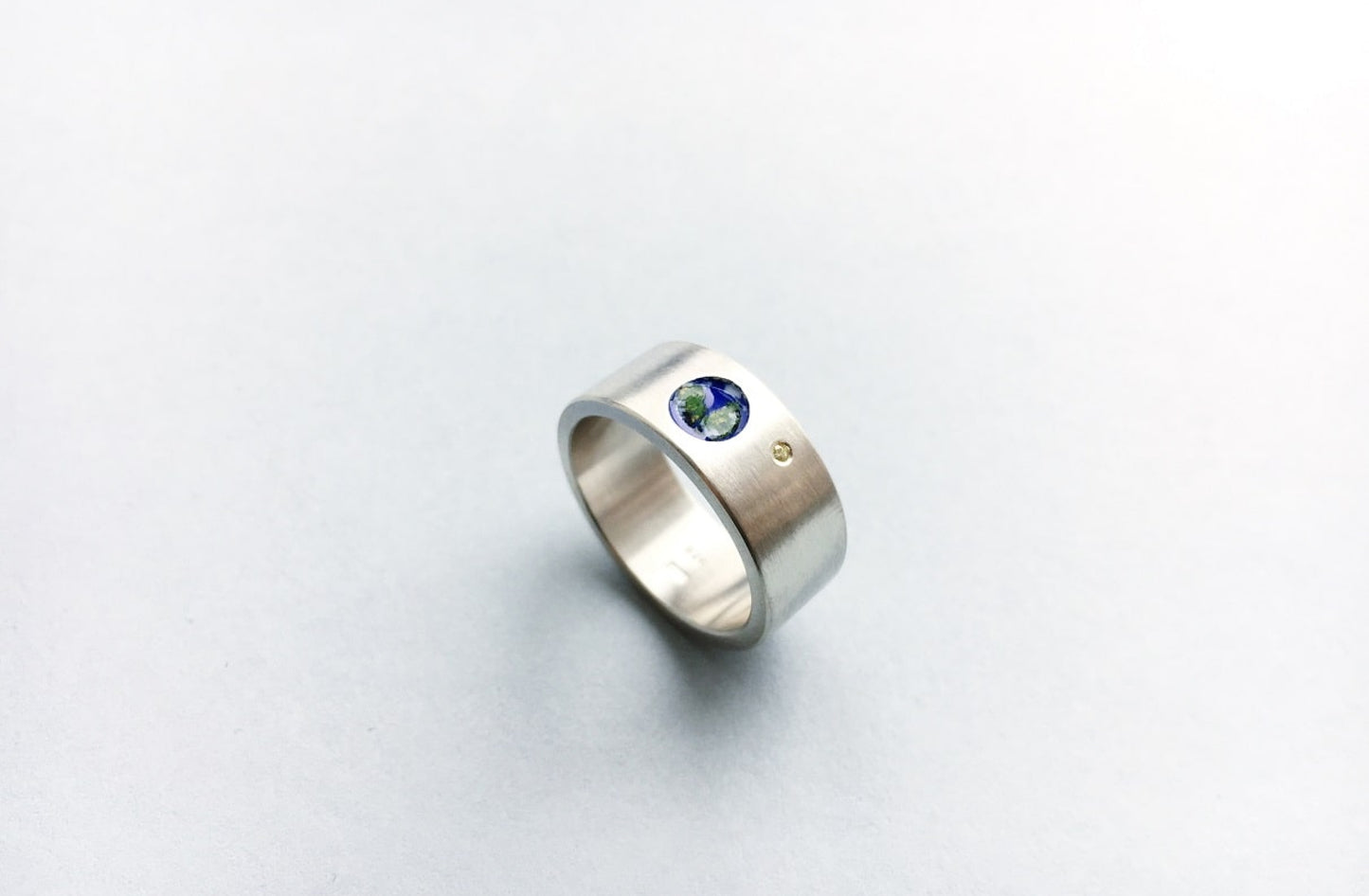 Ring "My planet" with a gem (8 mm)
