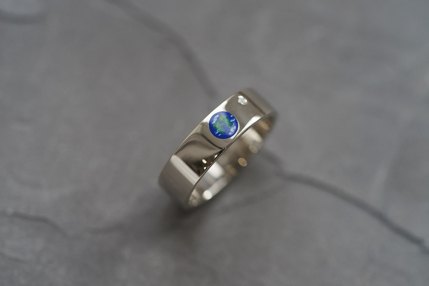 Ring "My planet" with a gem (5 mm)