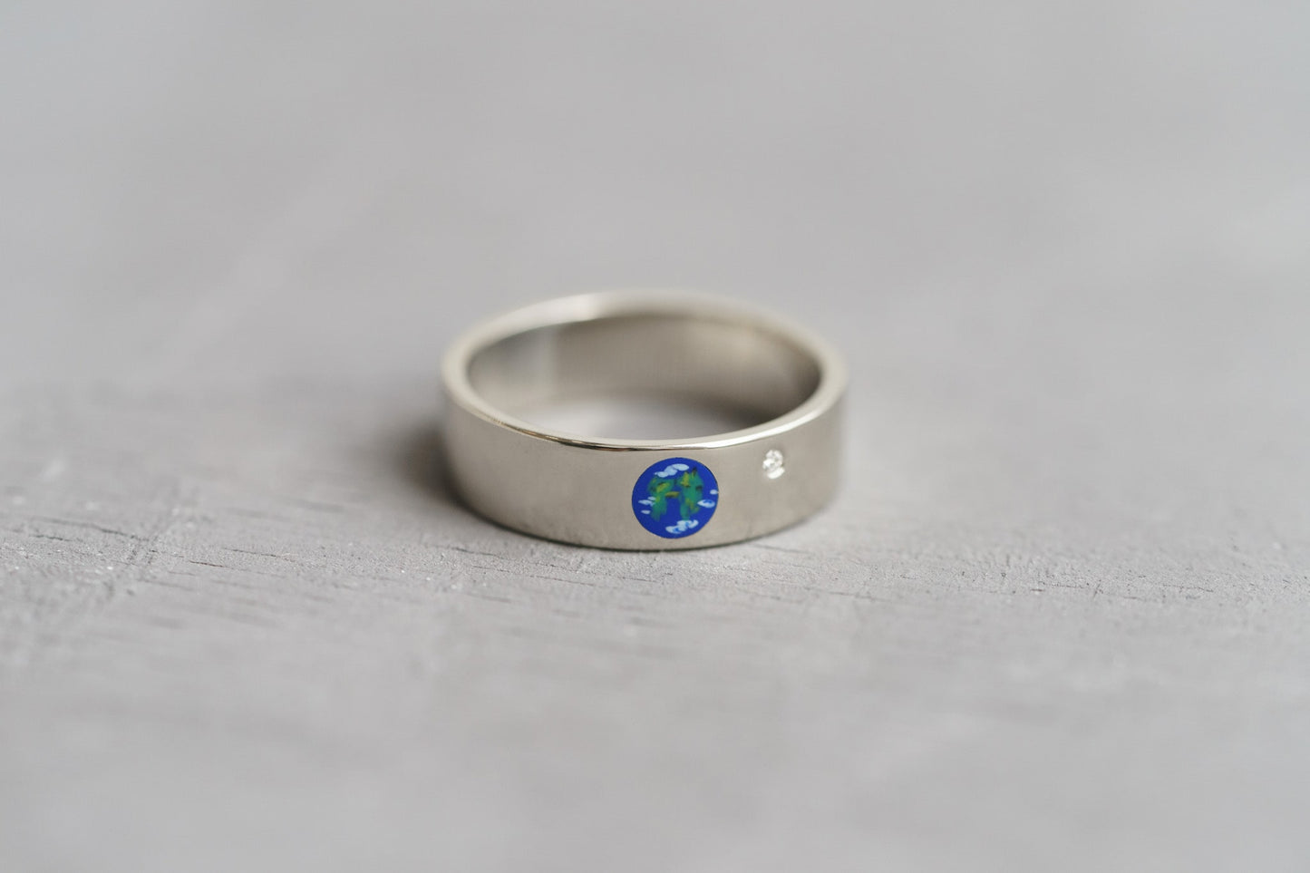 Ring "My planet" with a gem (5 mm)