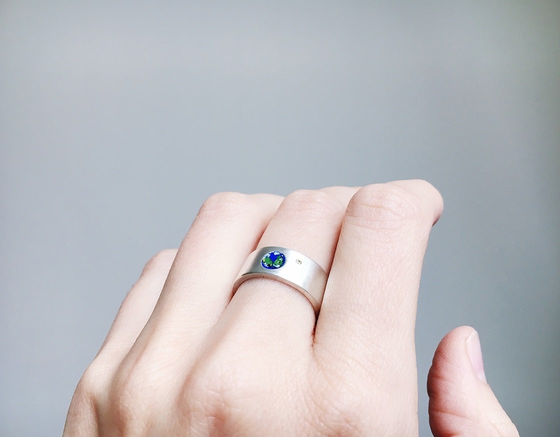 Ring "My planet" with a gem (8 mm)
