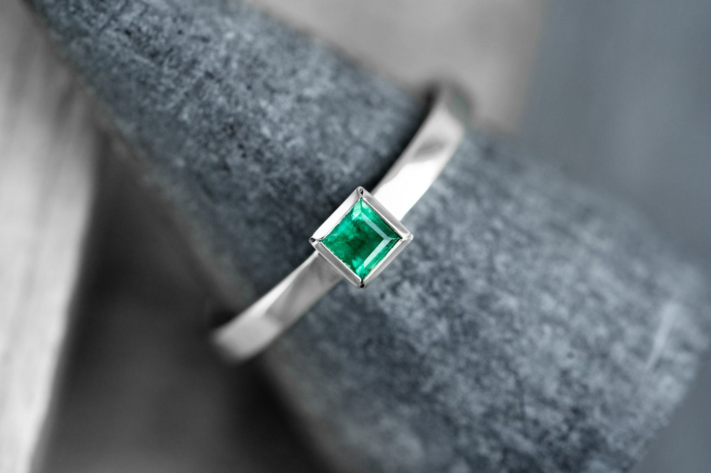 Ring "Principle" (gemstone 4*4 mm)