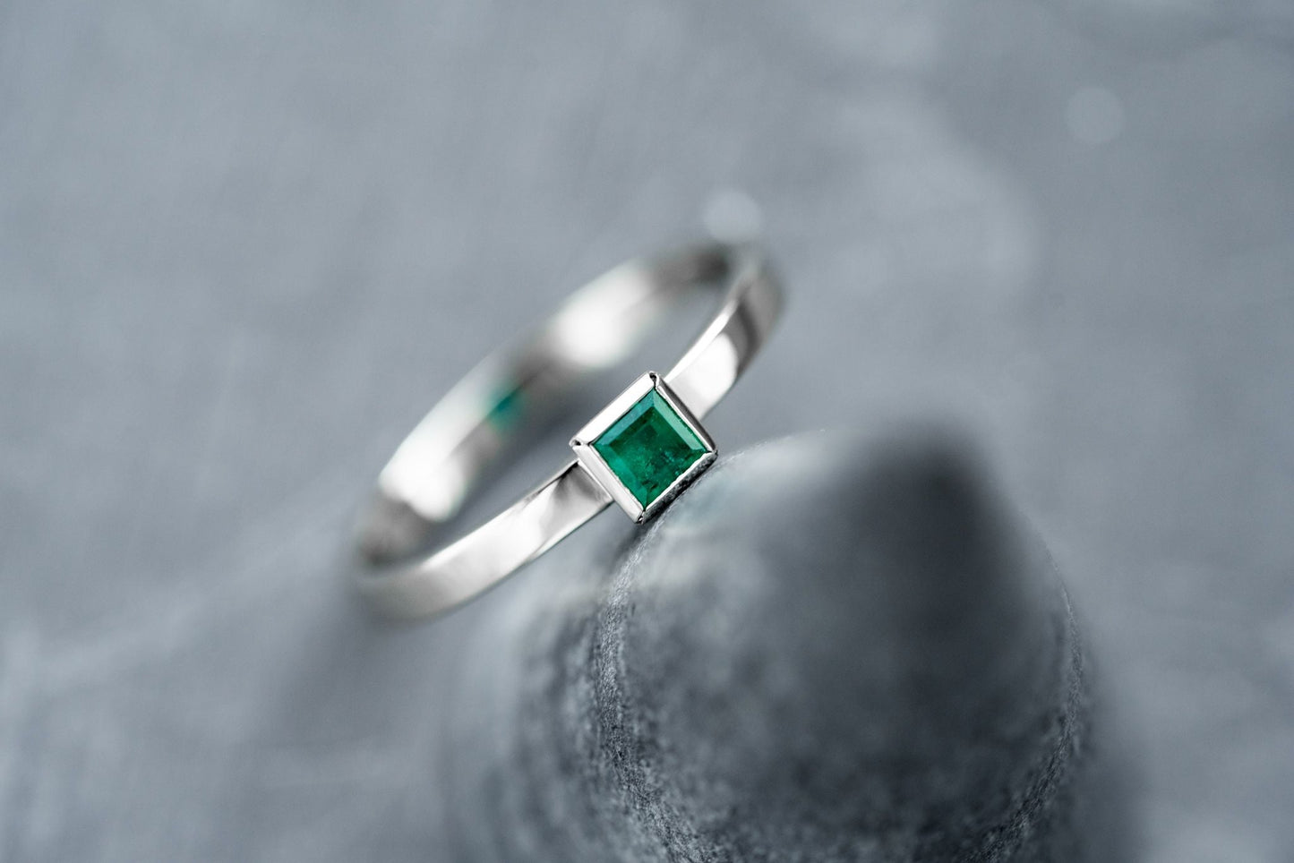 Ring "Principle" (gemstone 4*4 mm)