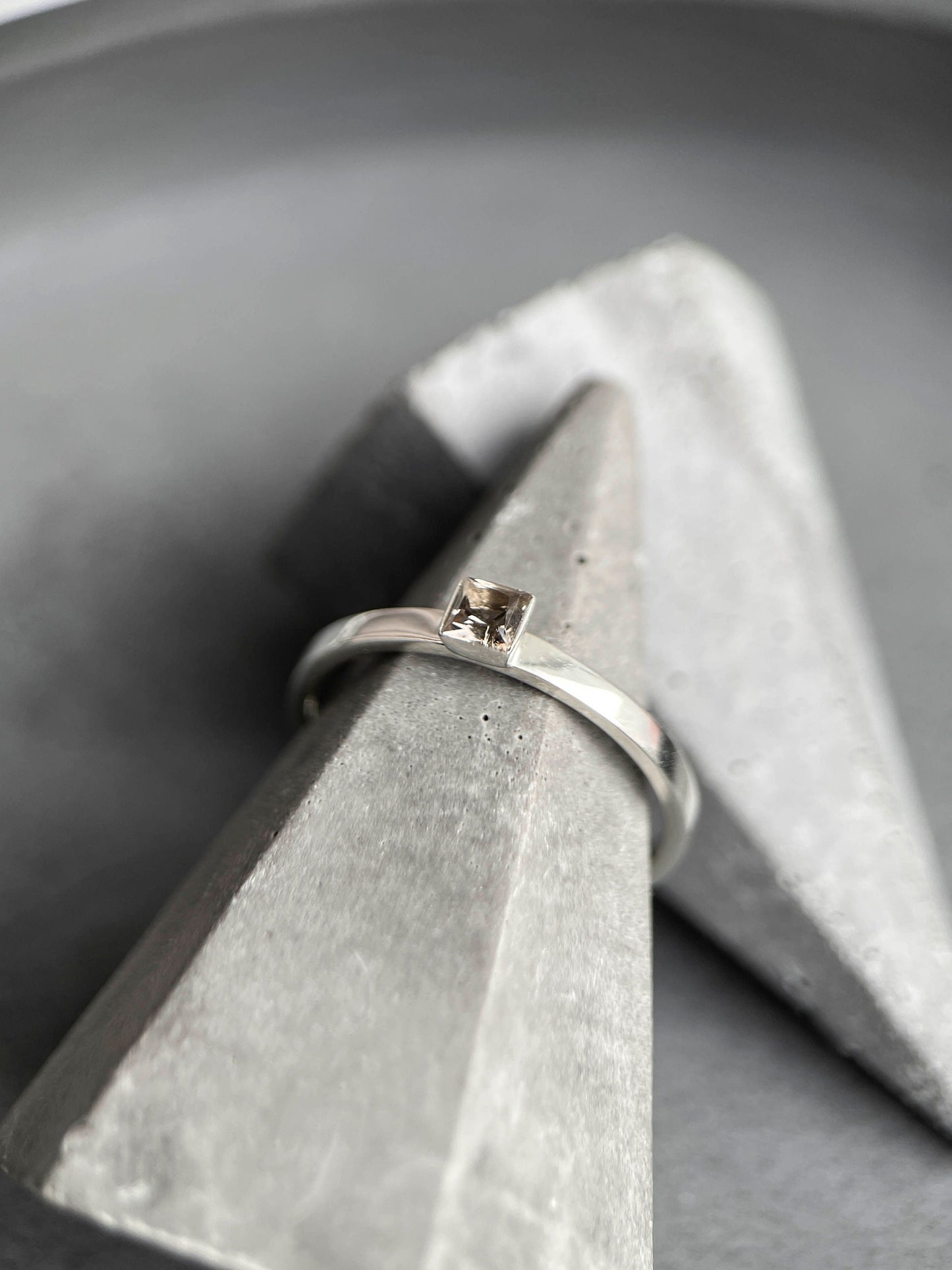 Ring "Principle" (gemstone 4*4 mm)