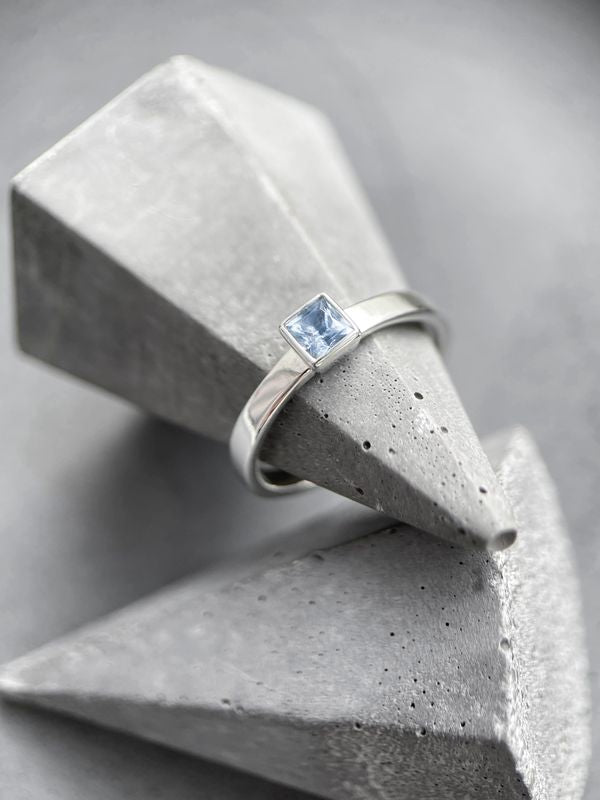 Ring "Principle" (gemstone 4*4 mm)