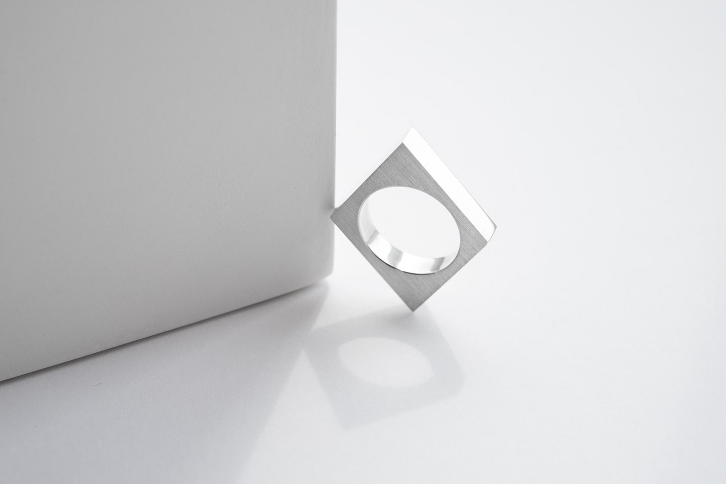 Ring "Rhombus" (5.2 mm Thickness)