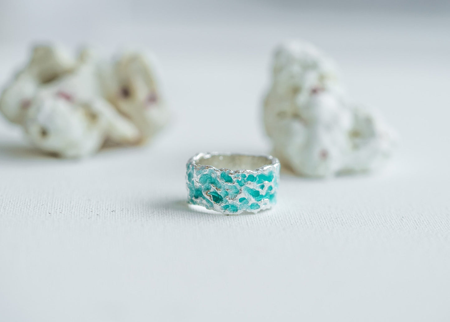 Ring "Water ripple" emerald light (10 mm)