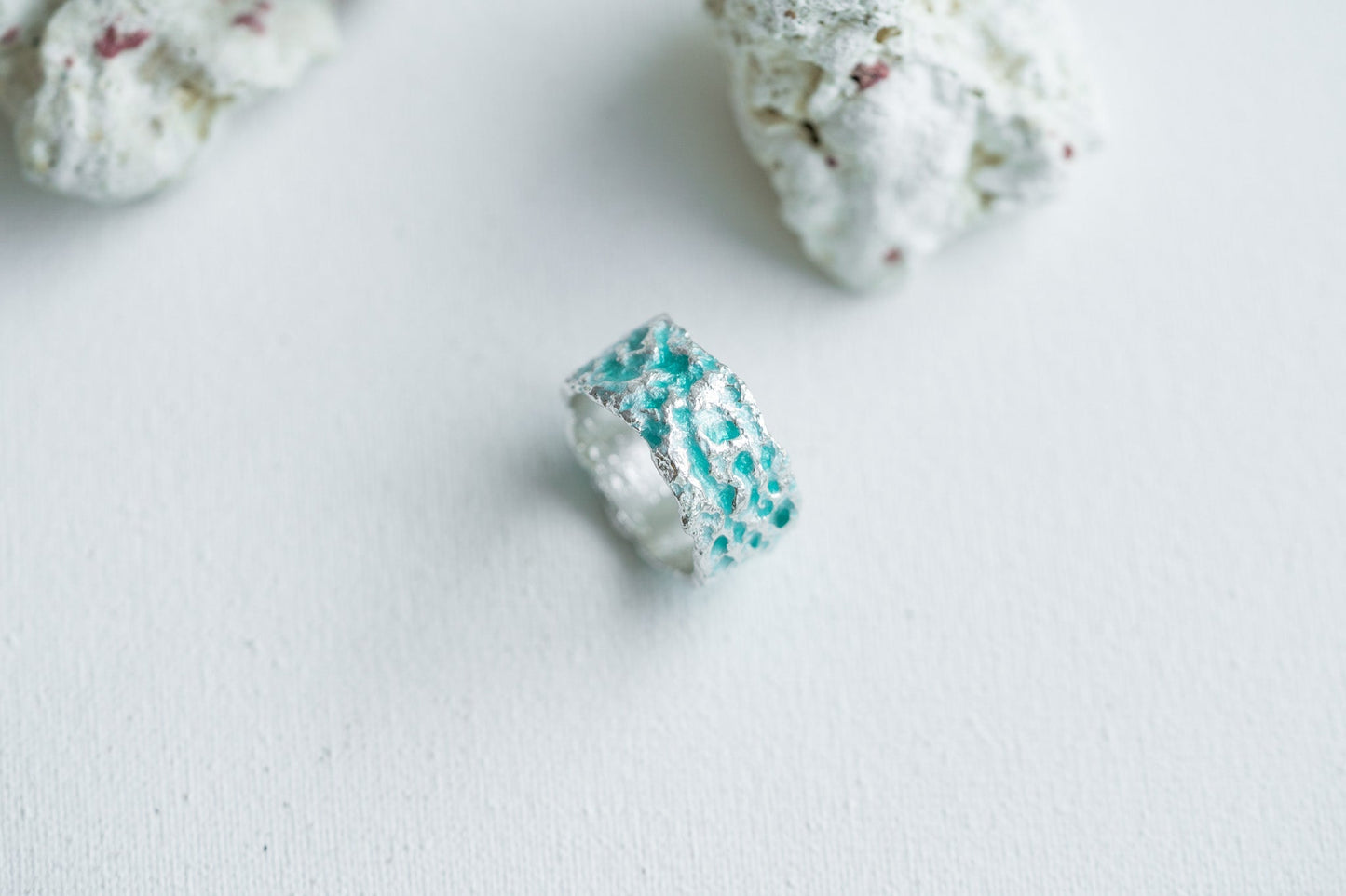 Ring "Water ripple" emerald light (10 mm)