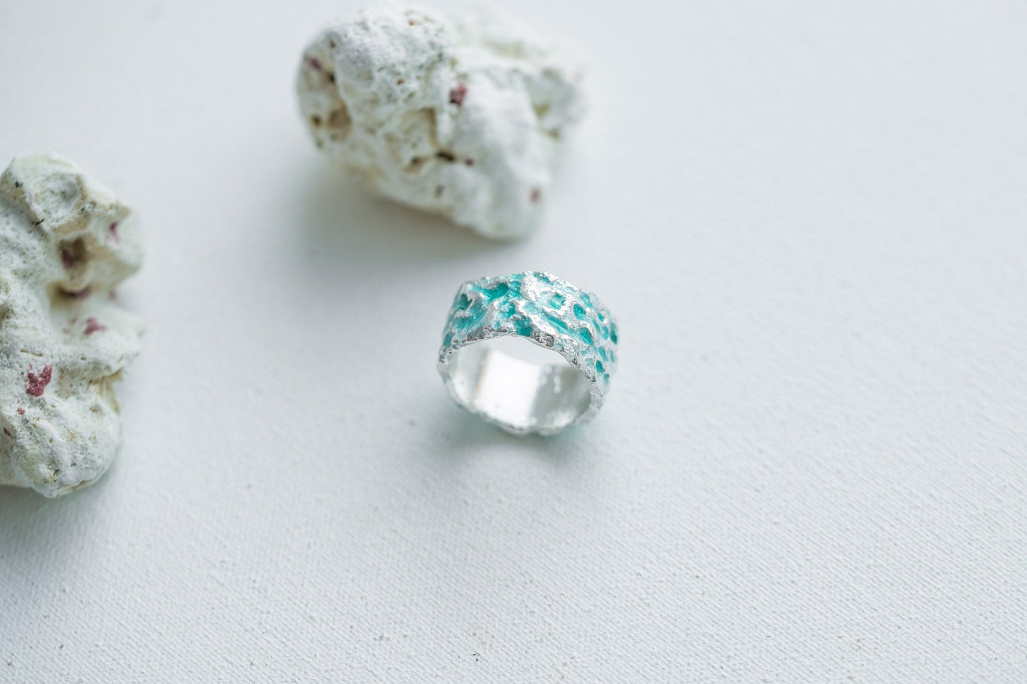 Ring "Water ripple" emerald light (10 mm)