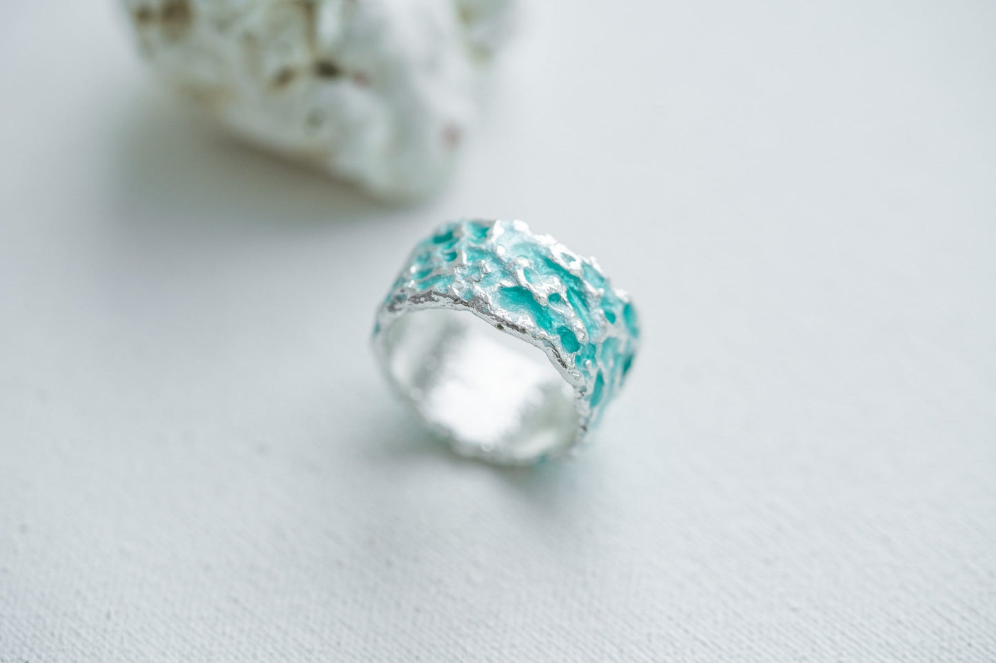 Ring "Water ripple" emerald light (10 mm)