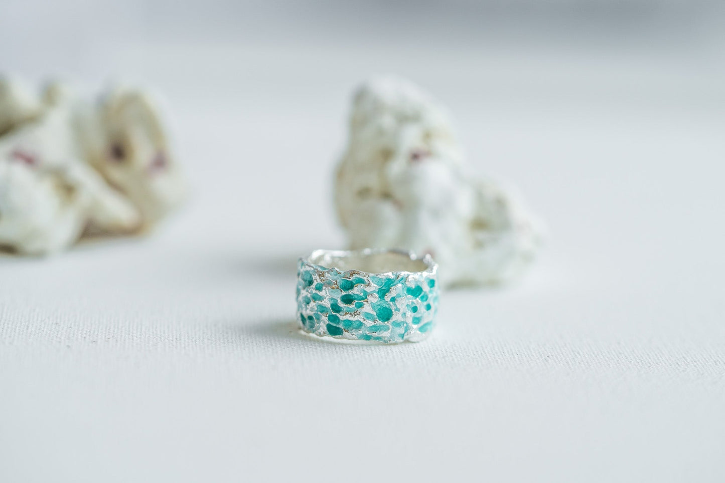 Ring "Water ripple" emerald light (10 mm)