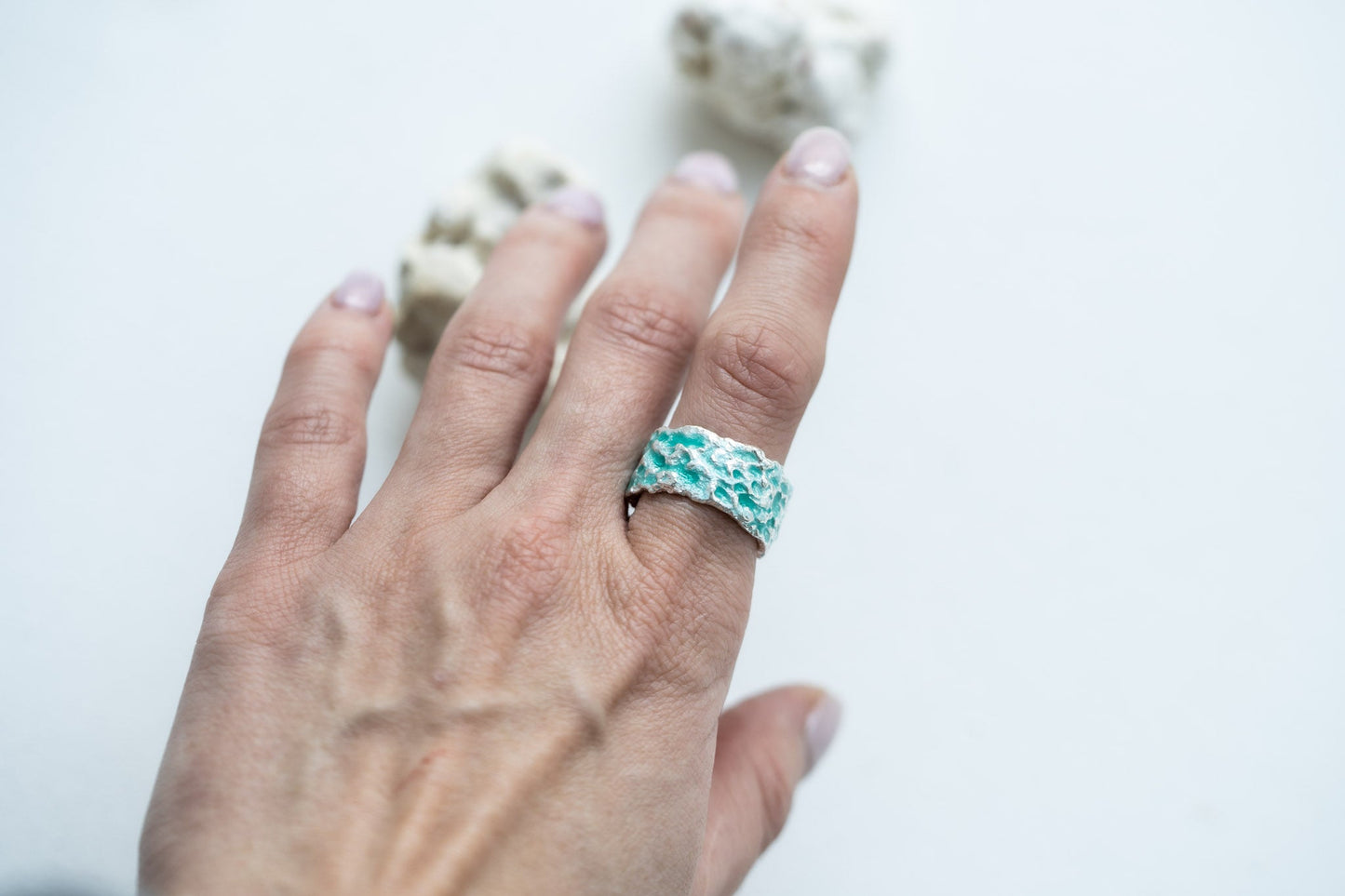 Ring "Water ripple" emerald light (10 mm)