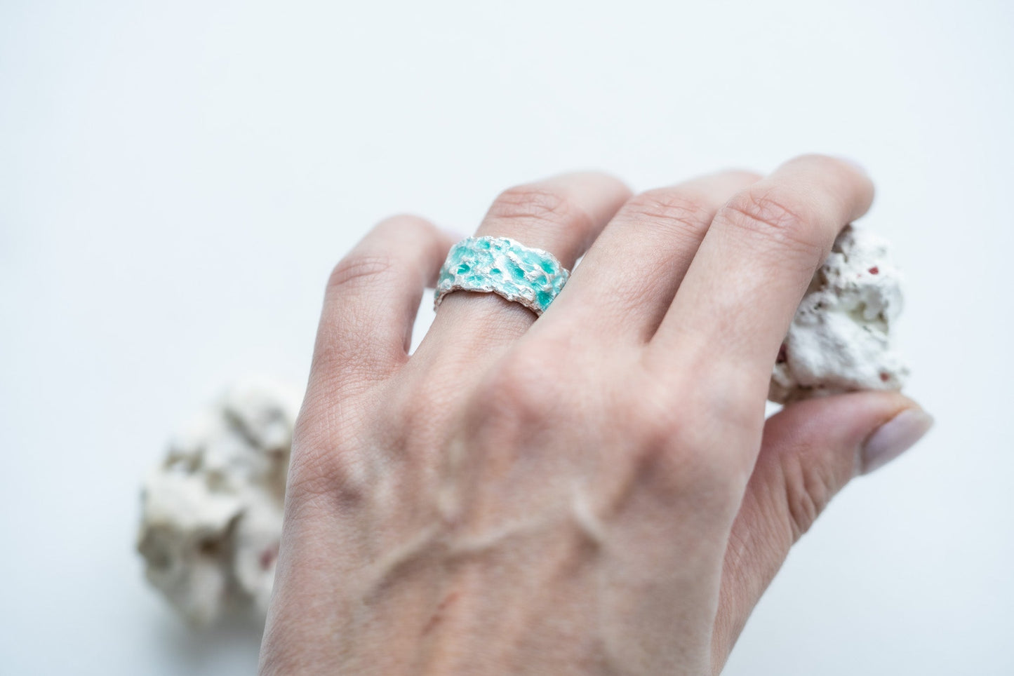 Ring "Water ripple" emerald light (10 mm)