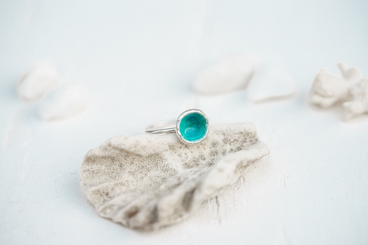 Ring "Sea" emerald (9 mm)