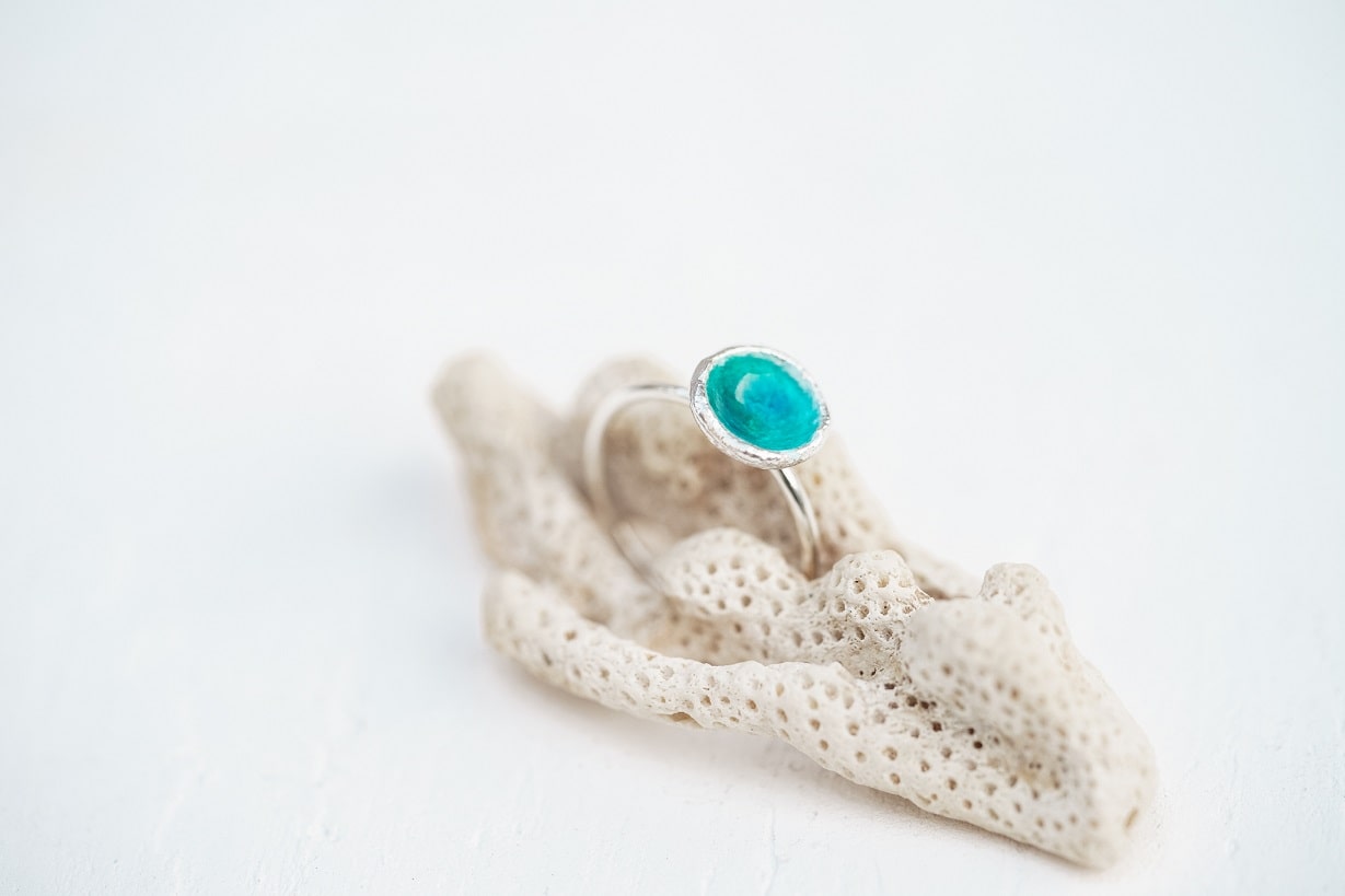Ring "Sea" emerald (9 mm)