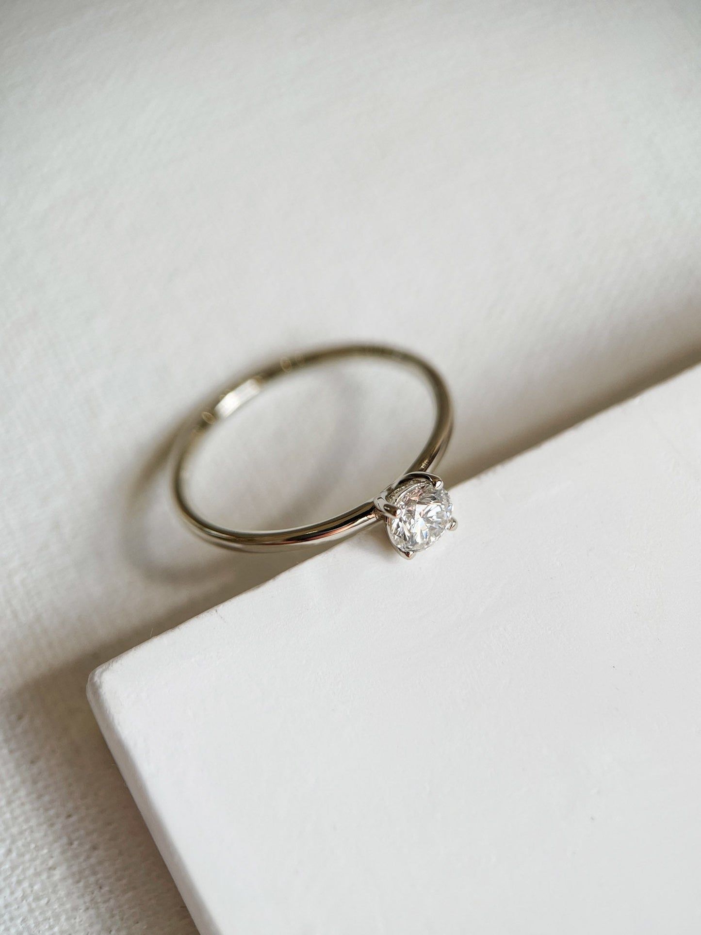 Ring "Shine" (4 mm gemstone)