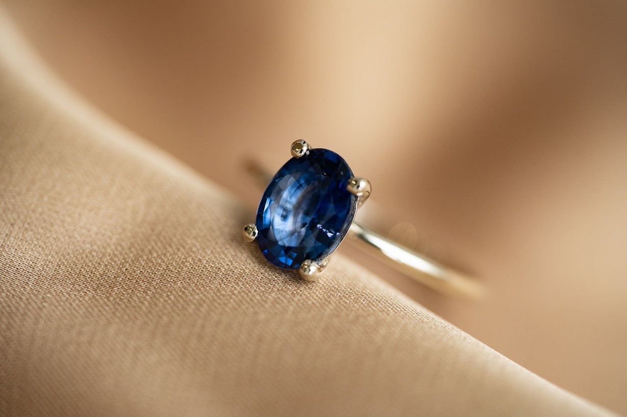Ring "Shine" (gemstone 6*8 mm)
