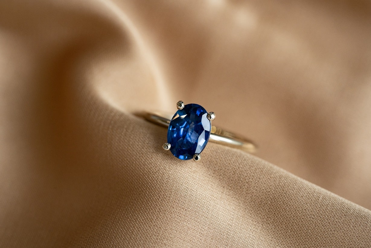 Ring "Shine" (gemstone 6*8 mm)