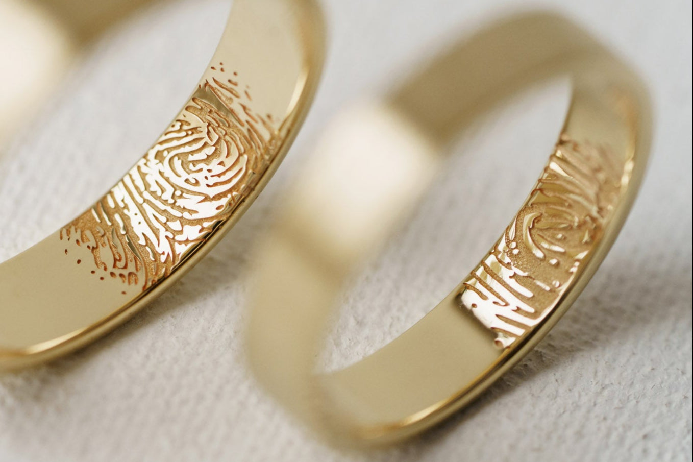 Wedding ring "Simple" (4 mm) with personalized fingerprint inside