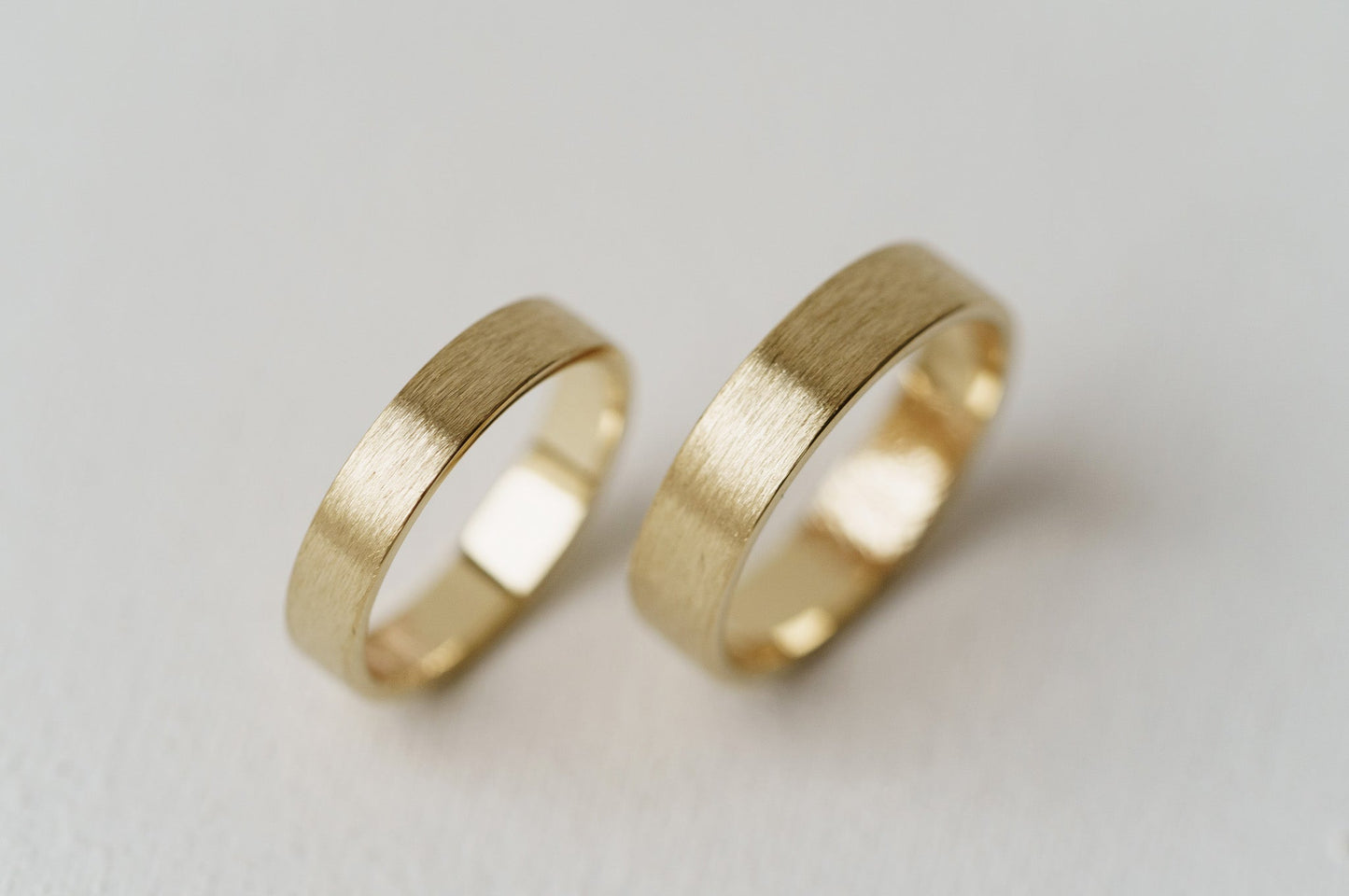 Wedding ring "Simple" (4 mm) with personalized fingerprint inside
