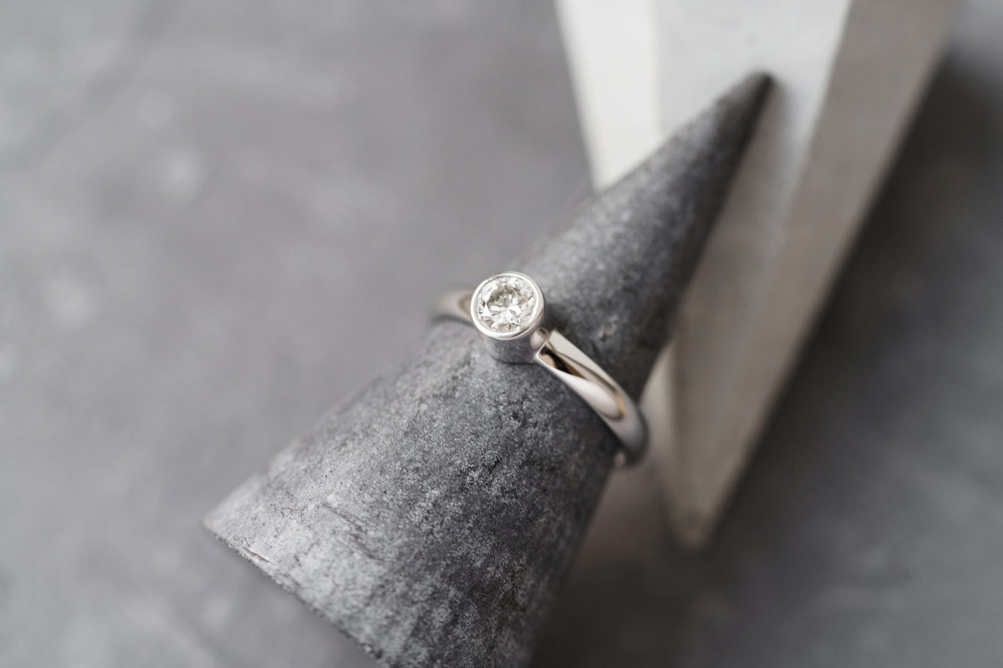 Ring "Sophistication" (4.5 mm gemstone)