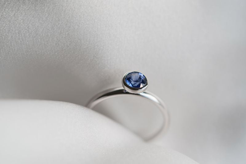 Ring "Special" (4 mm gemstone)